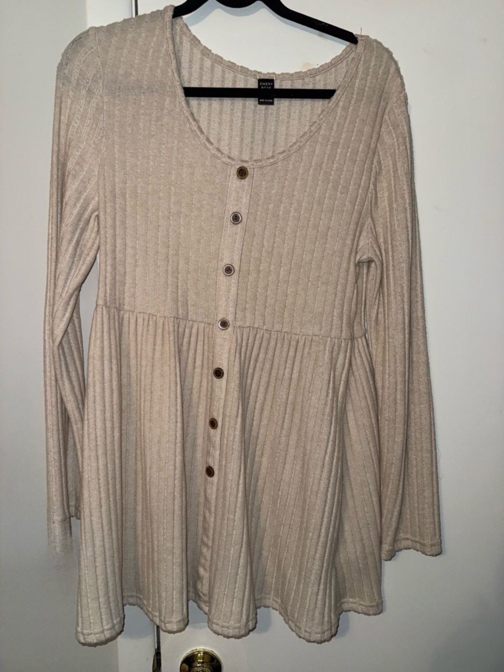 Emery Rose Women's Cream Ribbed Button-Front Sweater